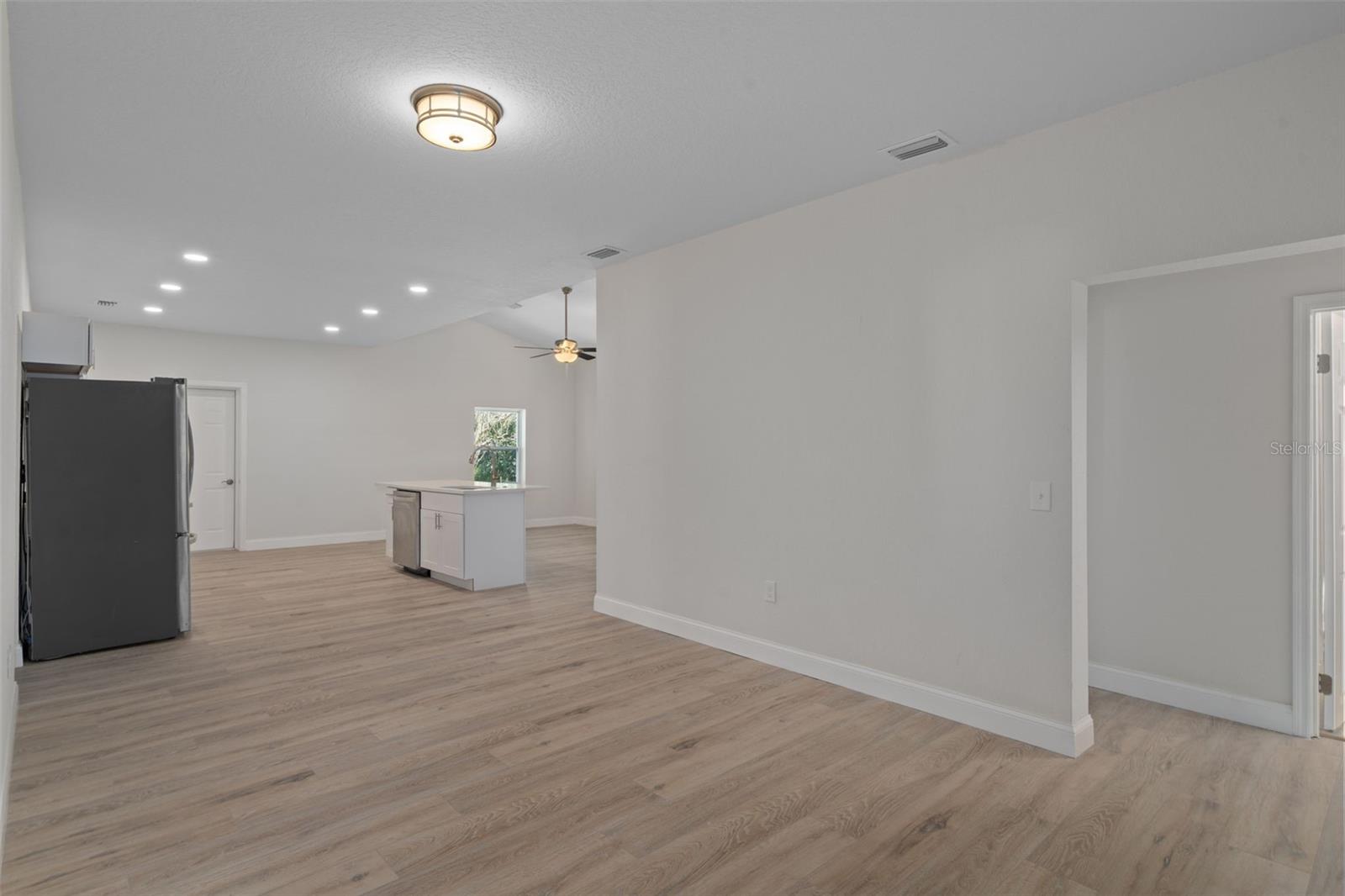 Image 22 of 56 For 17835 Alexson Street