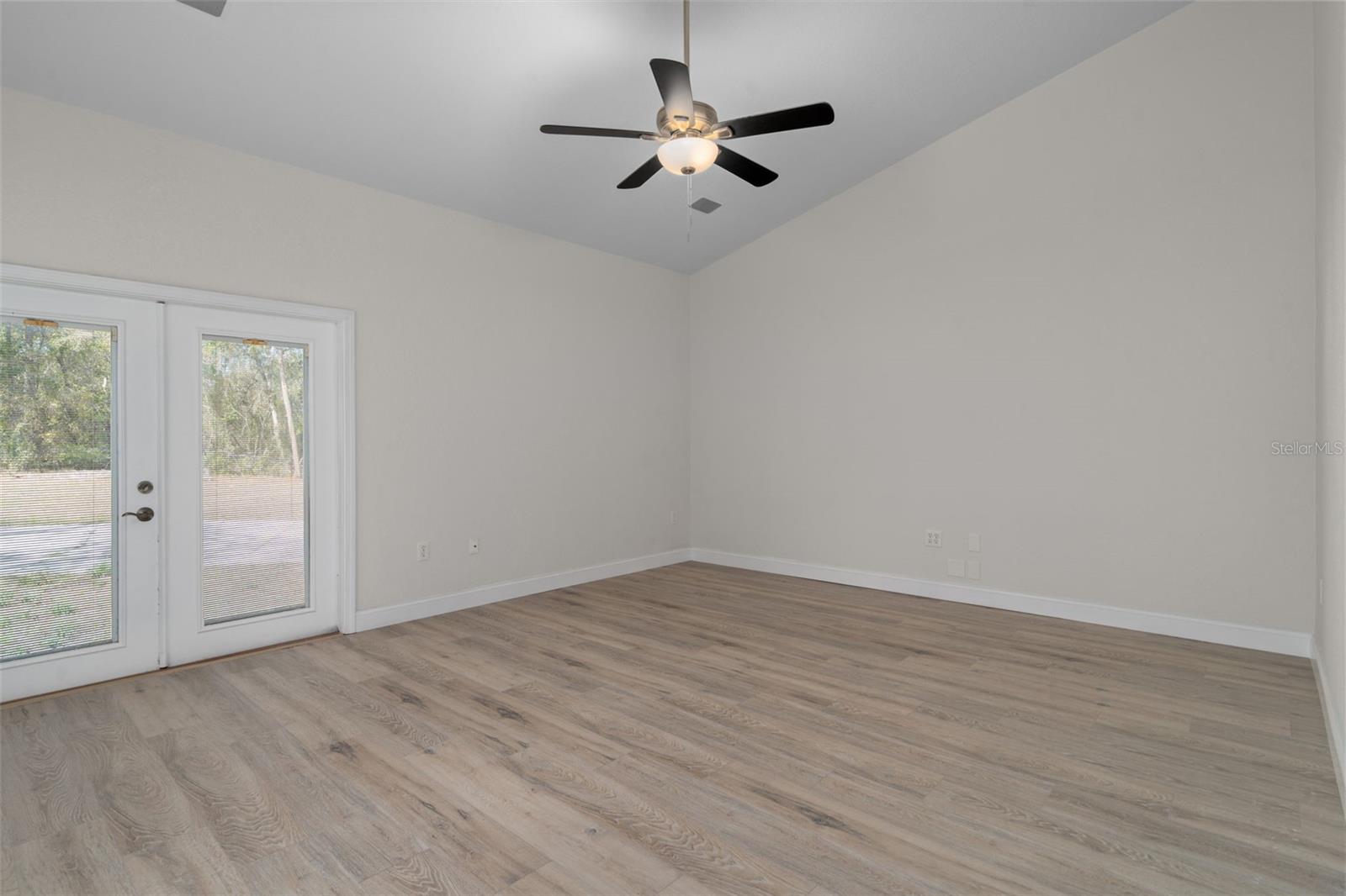 Image 23 of 56 For 17835 Alexson Street