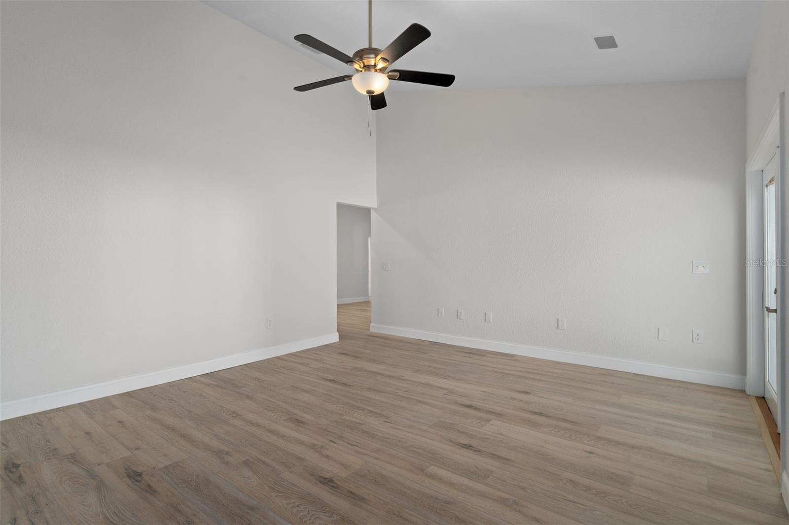 Image 24 of 56 For 17835 Alexson Street