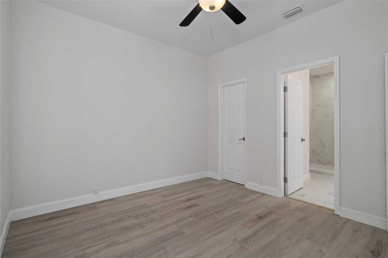 Image 27 of 56 For 17835 Alexson Street