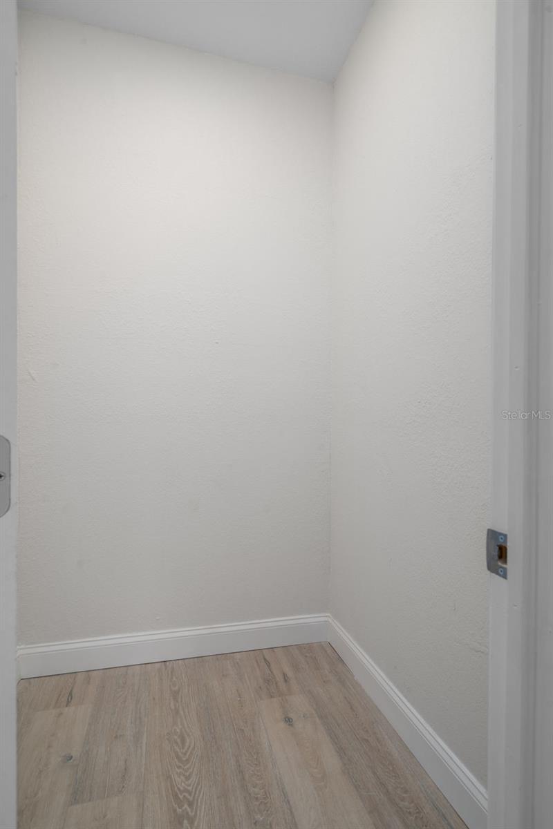 Image 28 of 56 For 17835 Alexson Street