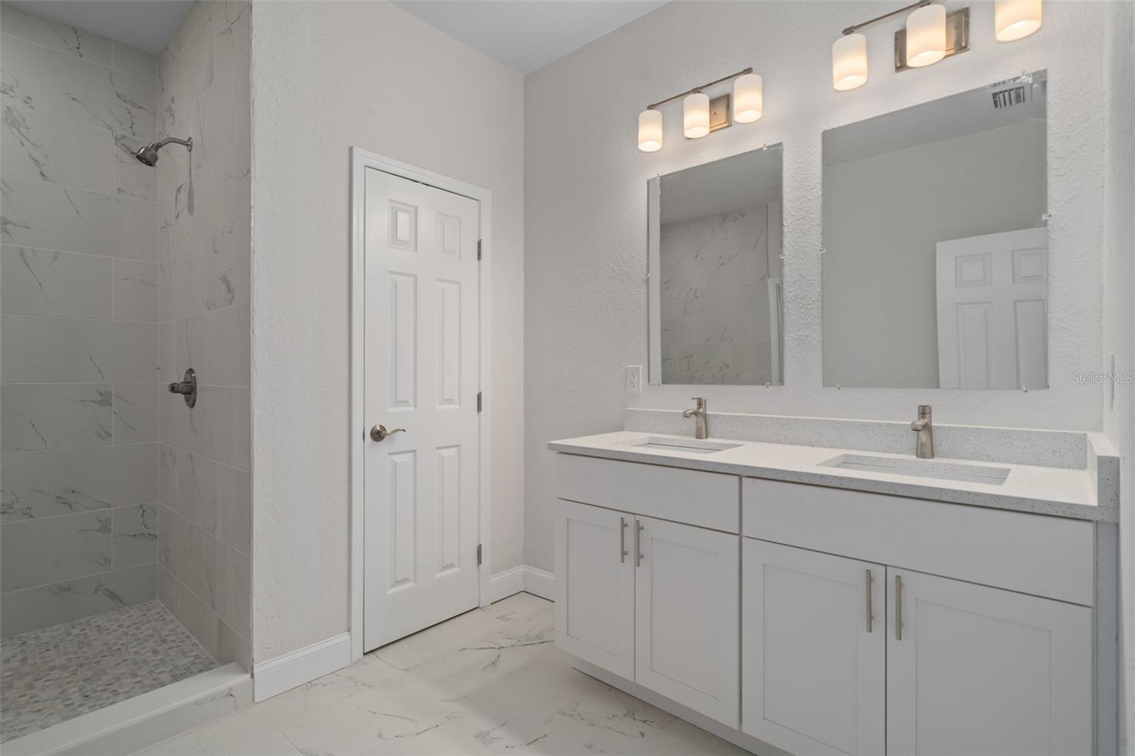 Image 29 of 56 For 17835 Alexson Street