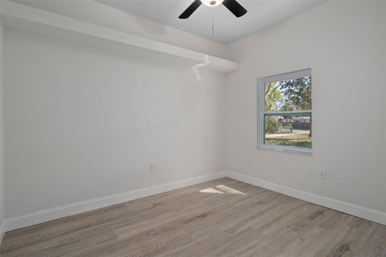 Image 31 of 56 For 17835 Alexson Street