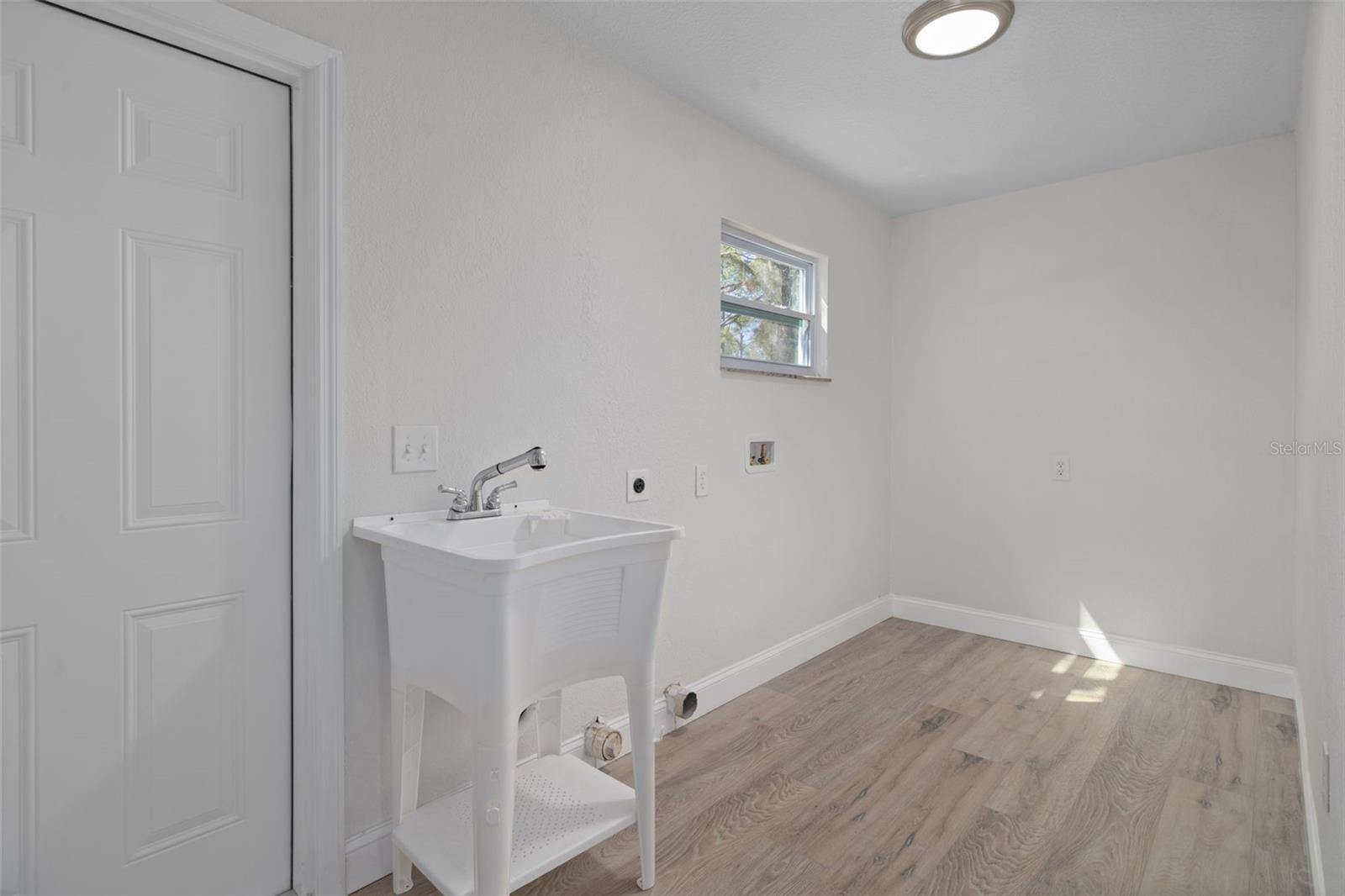 Image 44 of 56 For 17835 Alexson Street