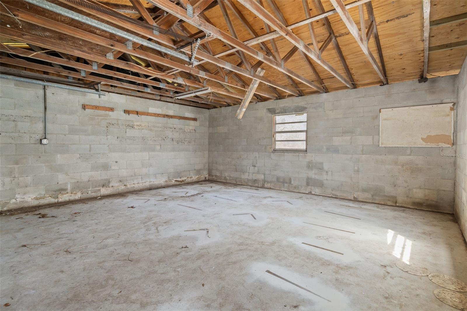 Image 54 of 56 For 17835 Alexson Street