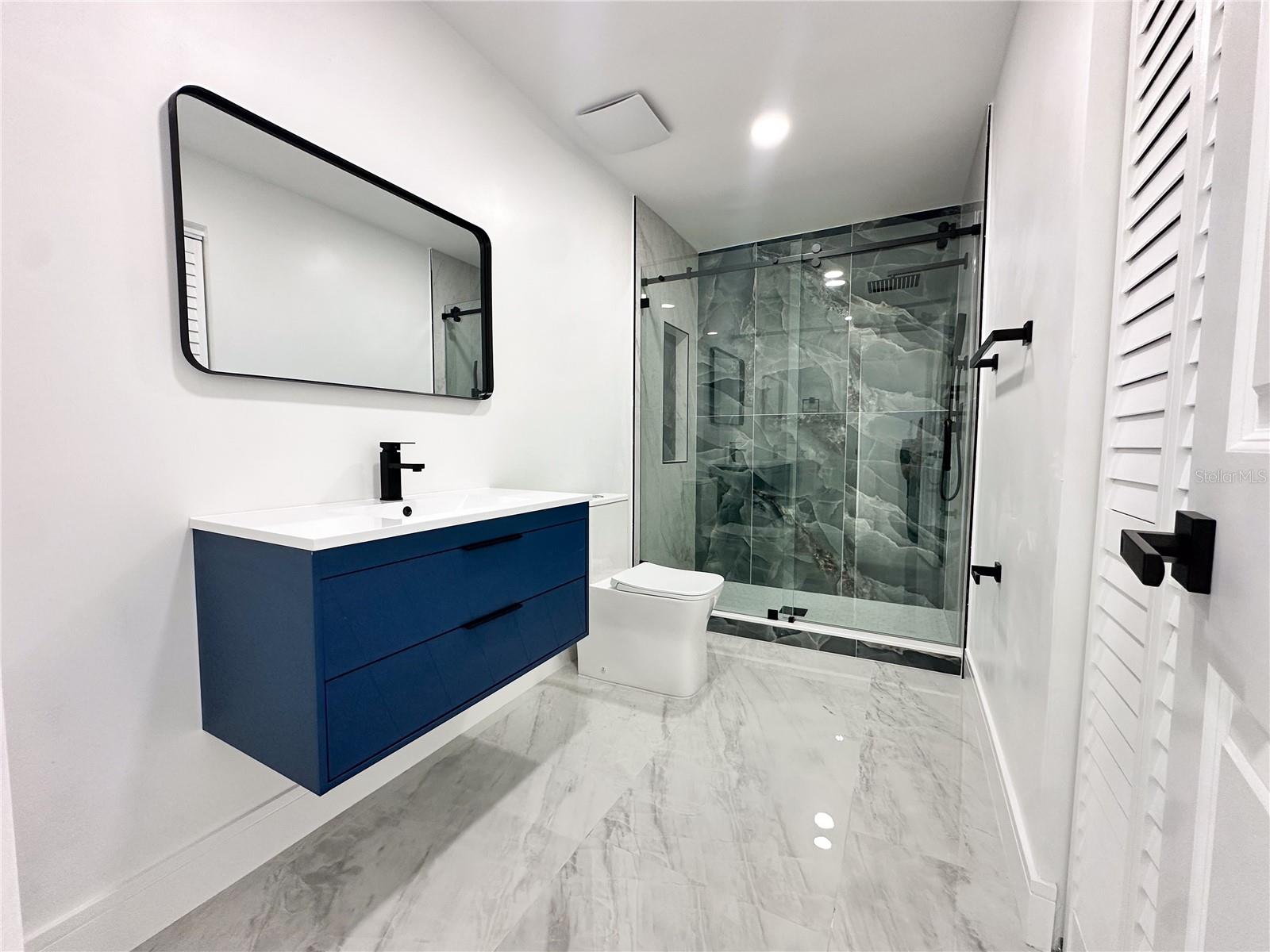 Listing photo id 11 for 7984 Floral Drive