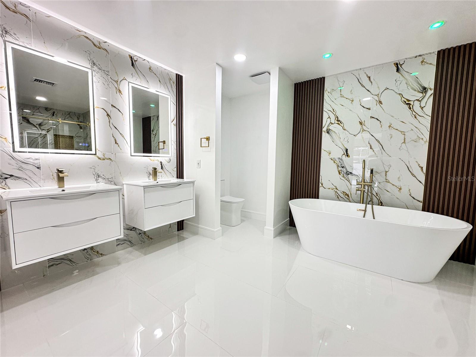 Listing photo id 16 for 7984 Floral Drive