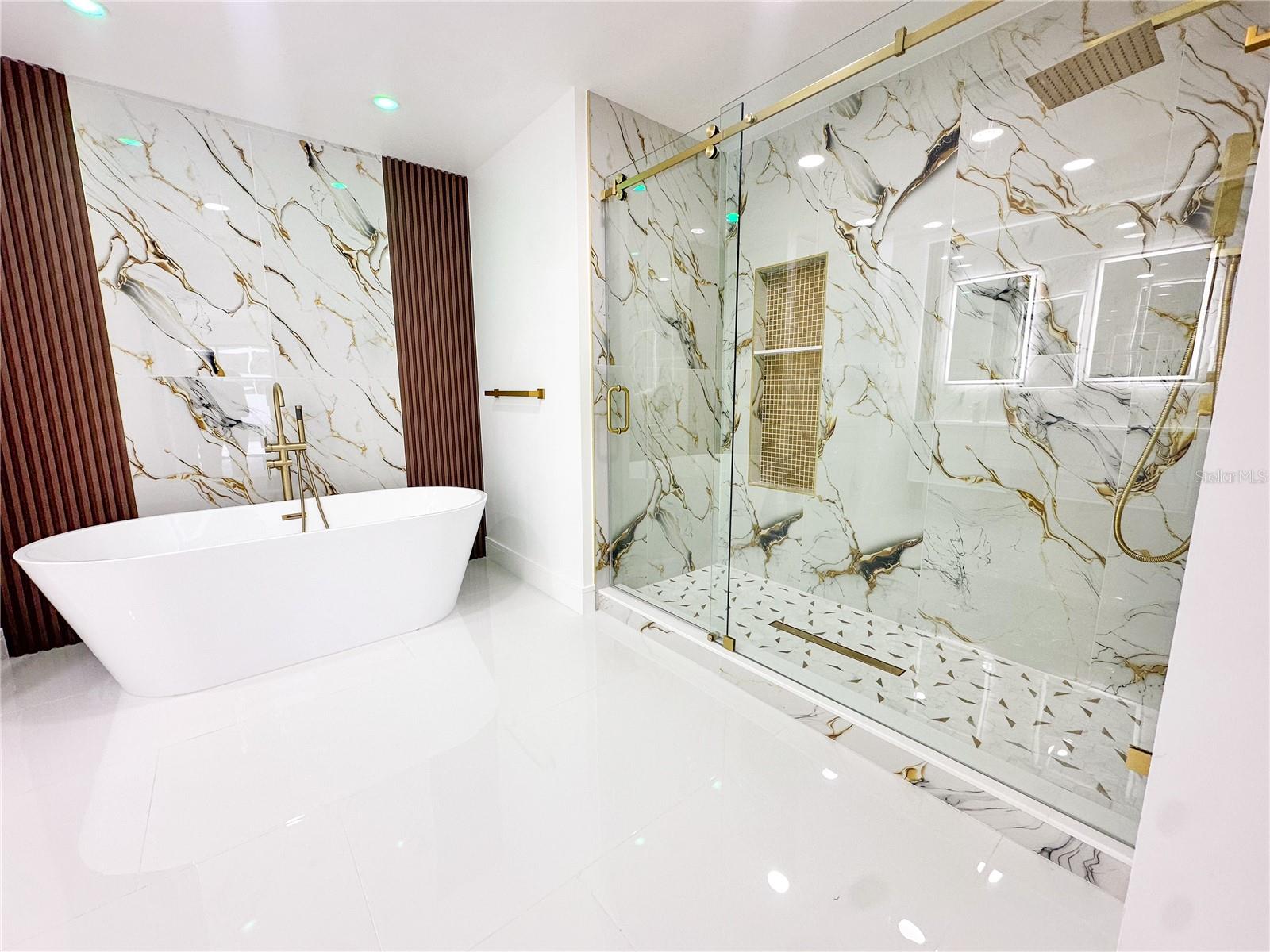 Listing photo id 17 for 7984 Floral Drive