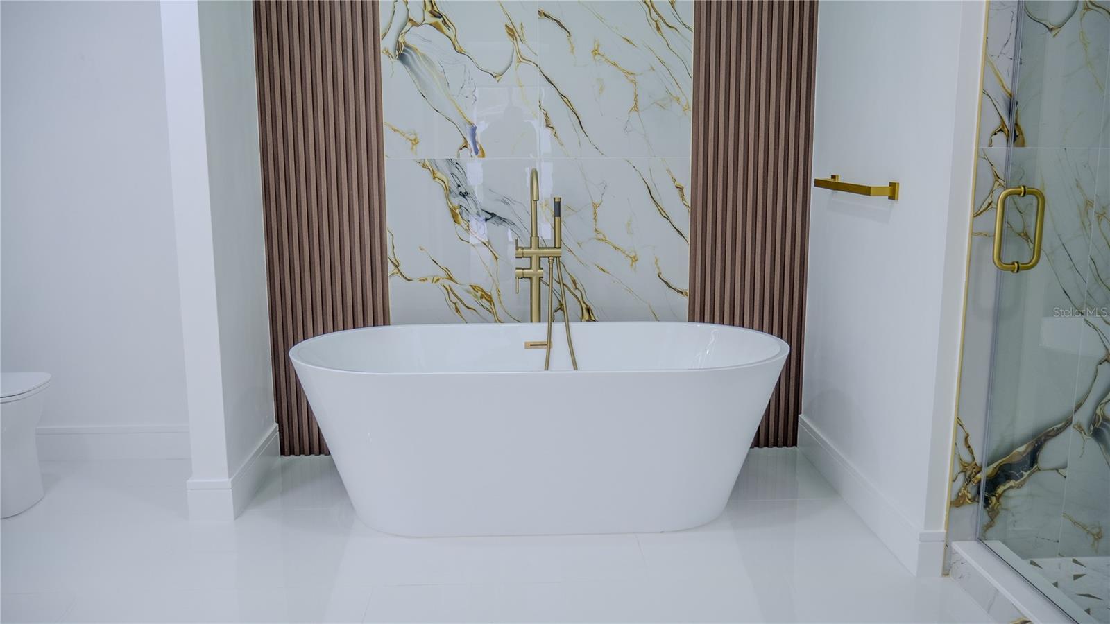 Listing photo id 18 for 7984 Floral Drive