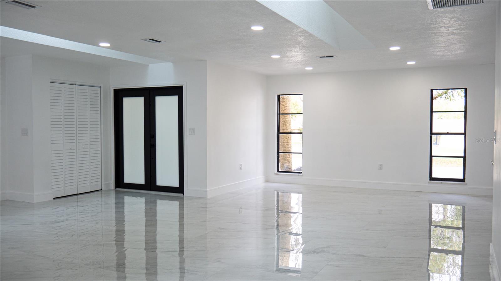 Listing photo id 1 for 7984 Floral Drive