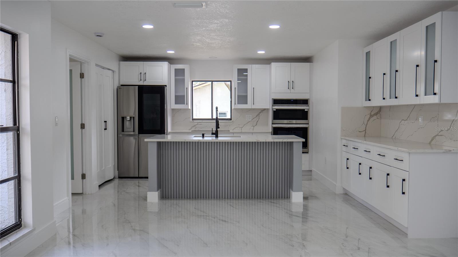 Listing photo id 2 for 7984 Floral Drive