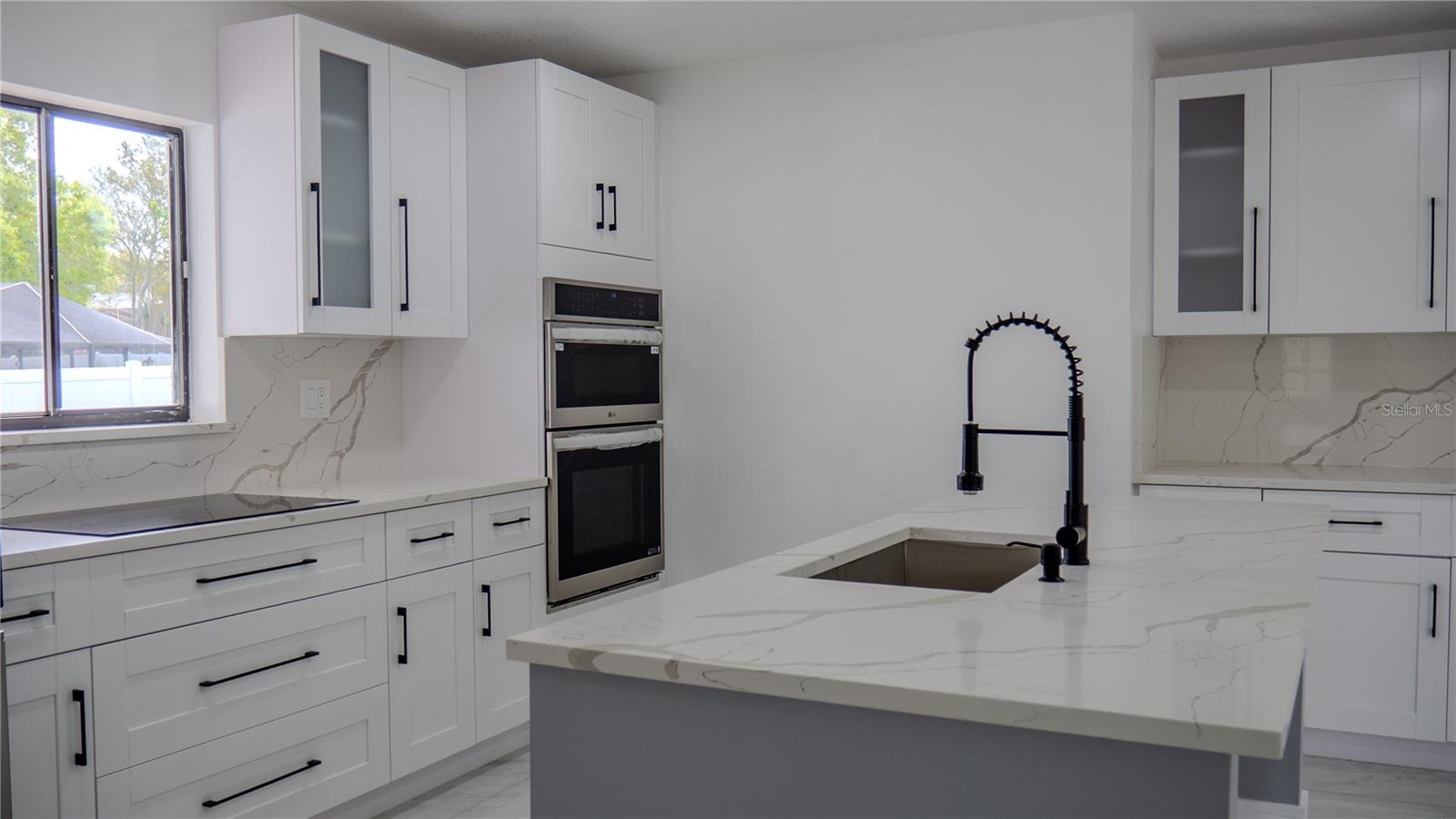 Listing photo id 4 for 7984 Floral Drive