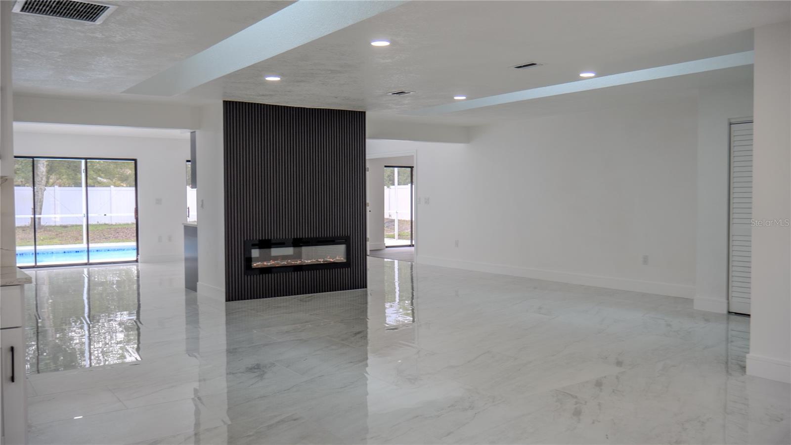 Listing photo id 5 for 7984 Floral Drive