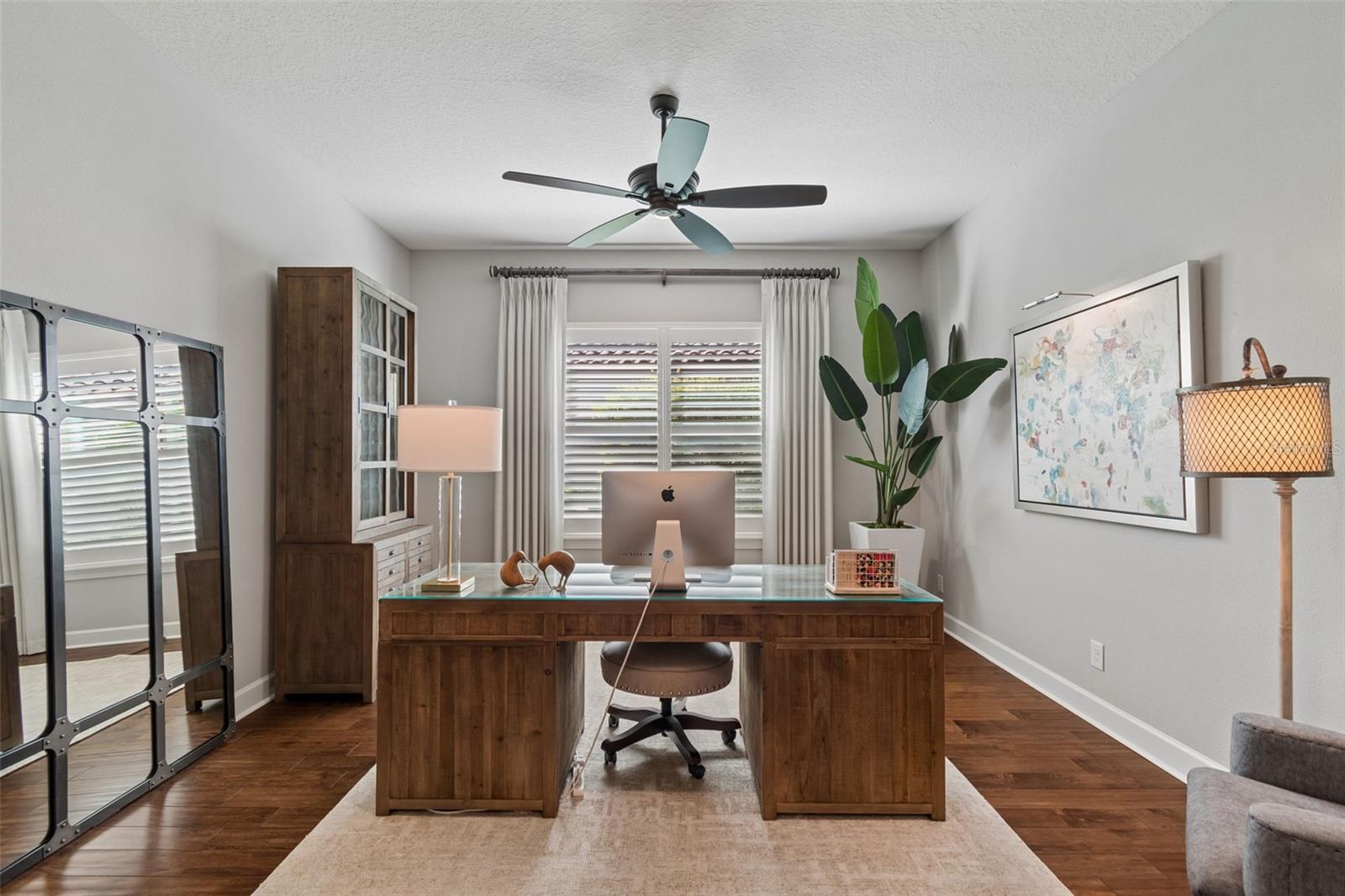 Listing photo id 14 for 3462 Forsythia Drive