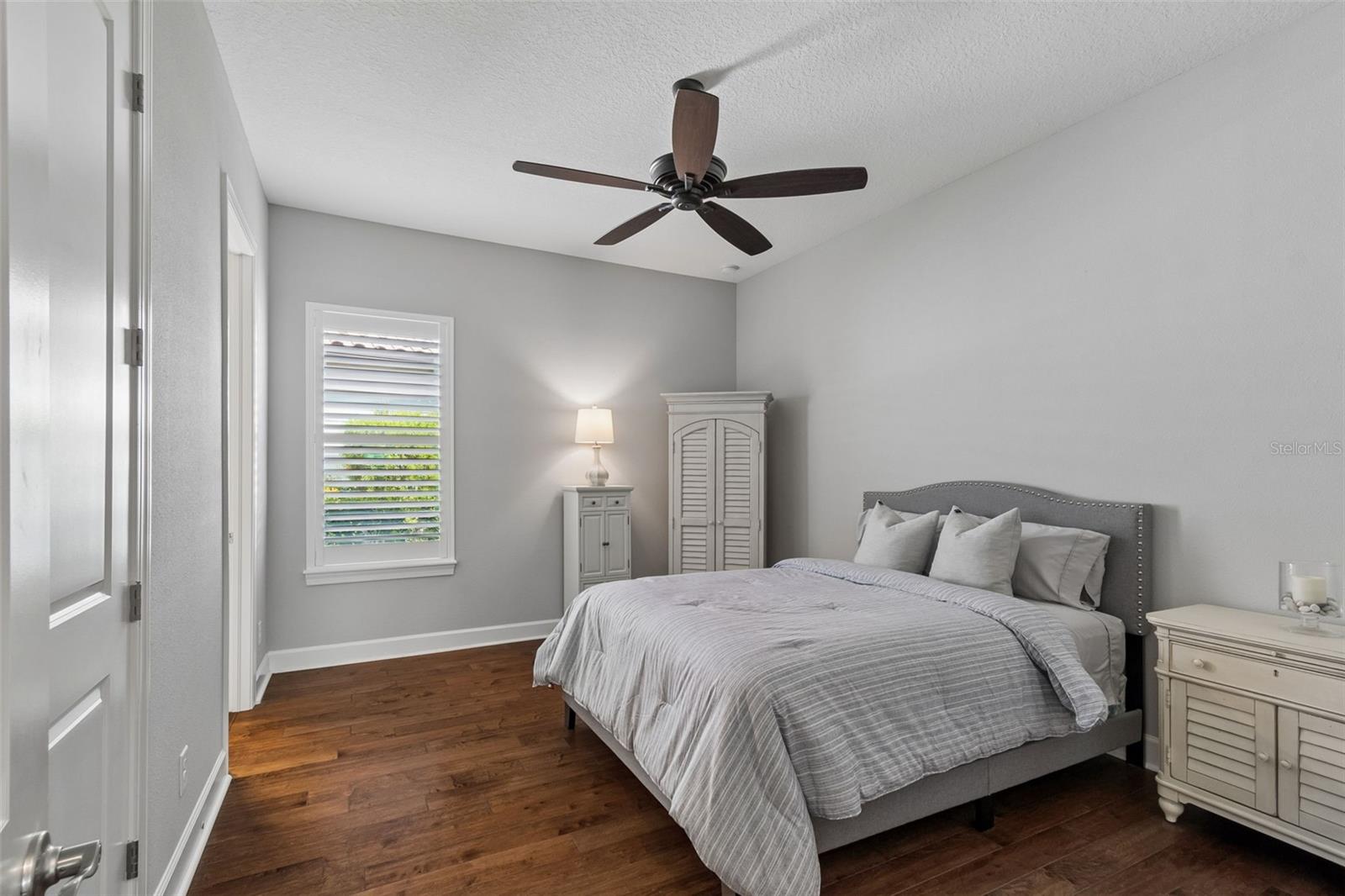 Listing photo id 23 for 3462 Forsythia Drive