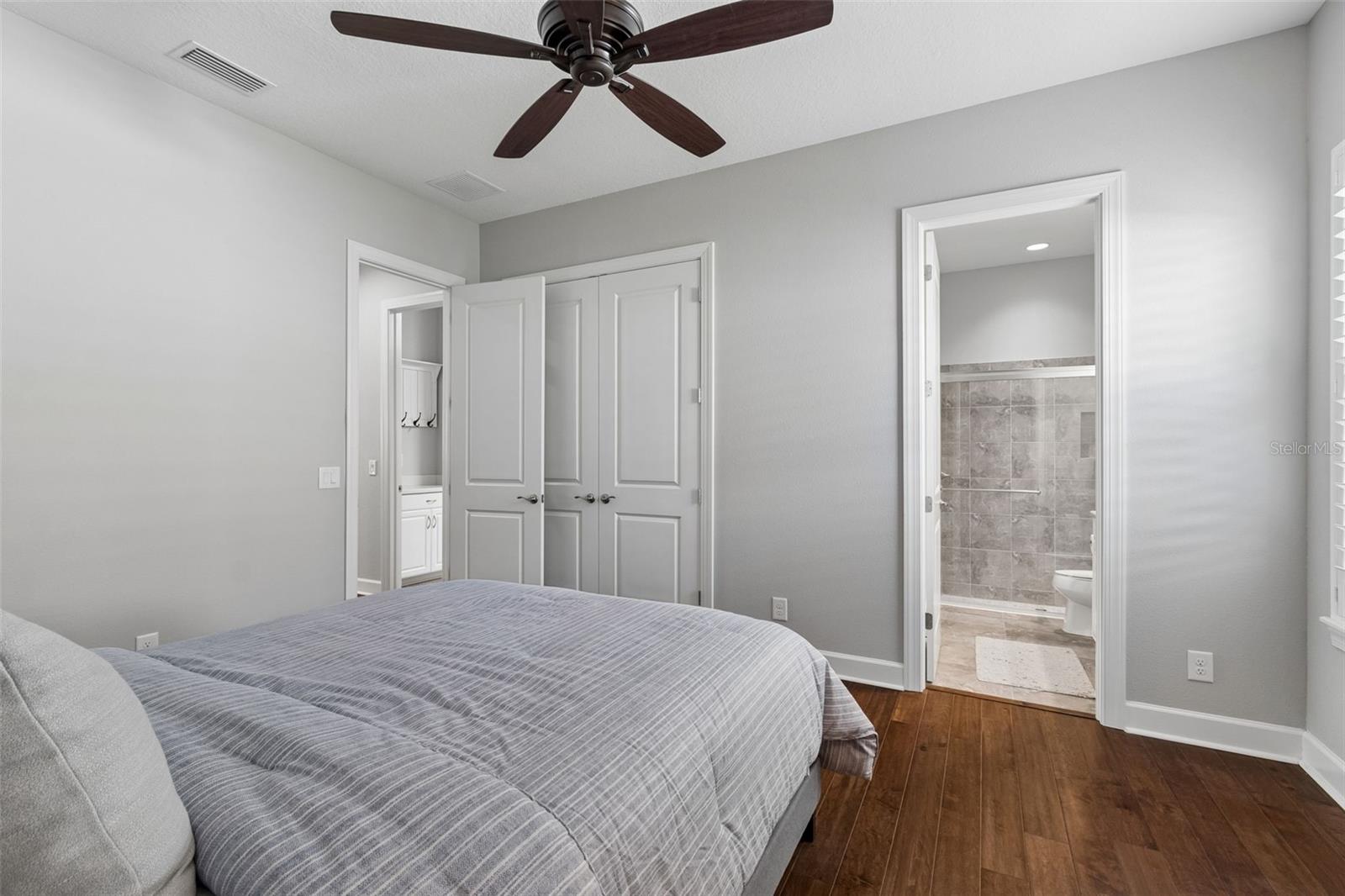 Listing photo id 24 for 3462 Forsythia Drive