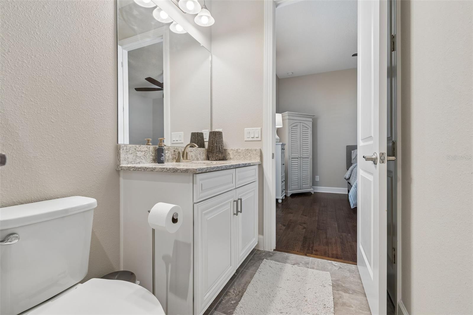 Listing photo id 26 for 3462 Forsythia Drive