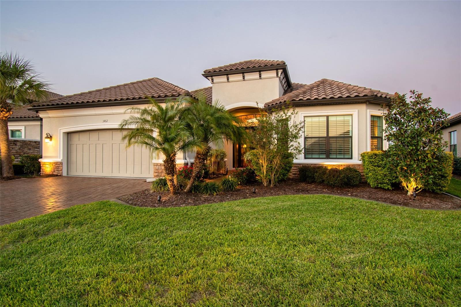 Listing photo id 1 for 3462 Forsythia Drive