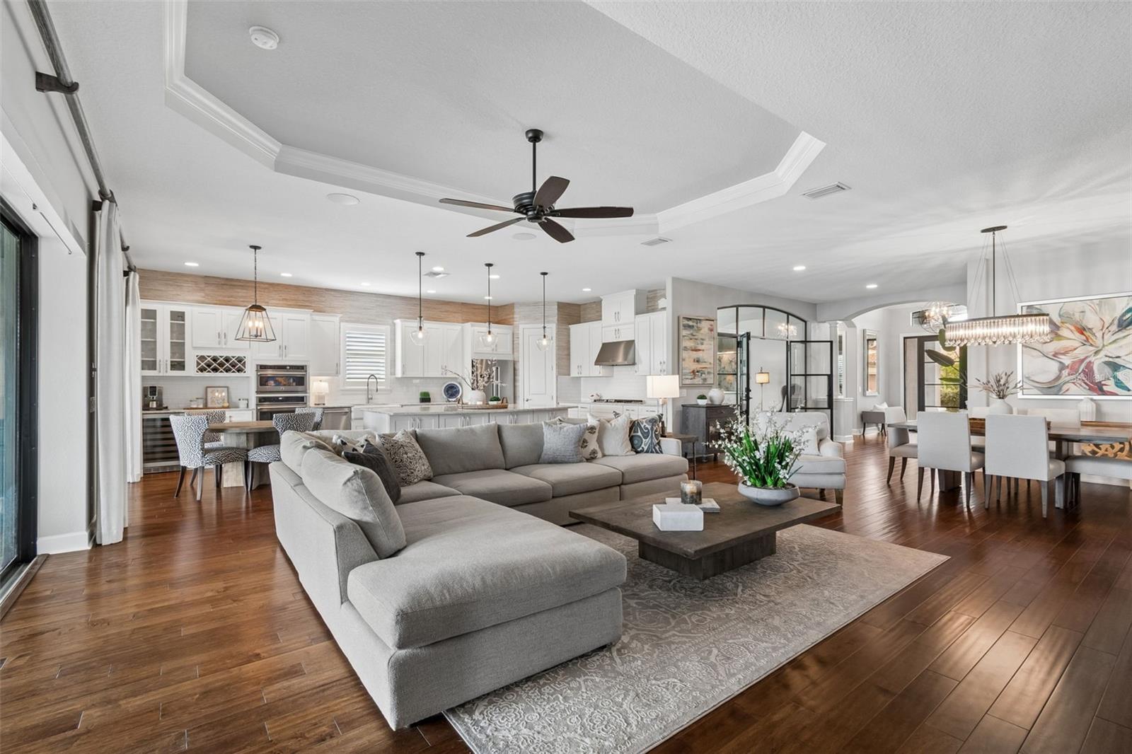 Listing photo id 31 for 3462 Forsythia Drive