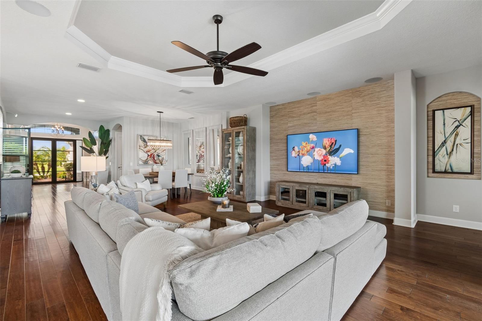 Listing photo id 32 for 3462 Forsythia Drive