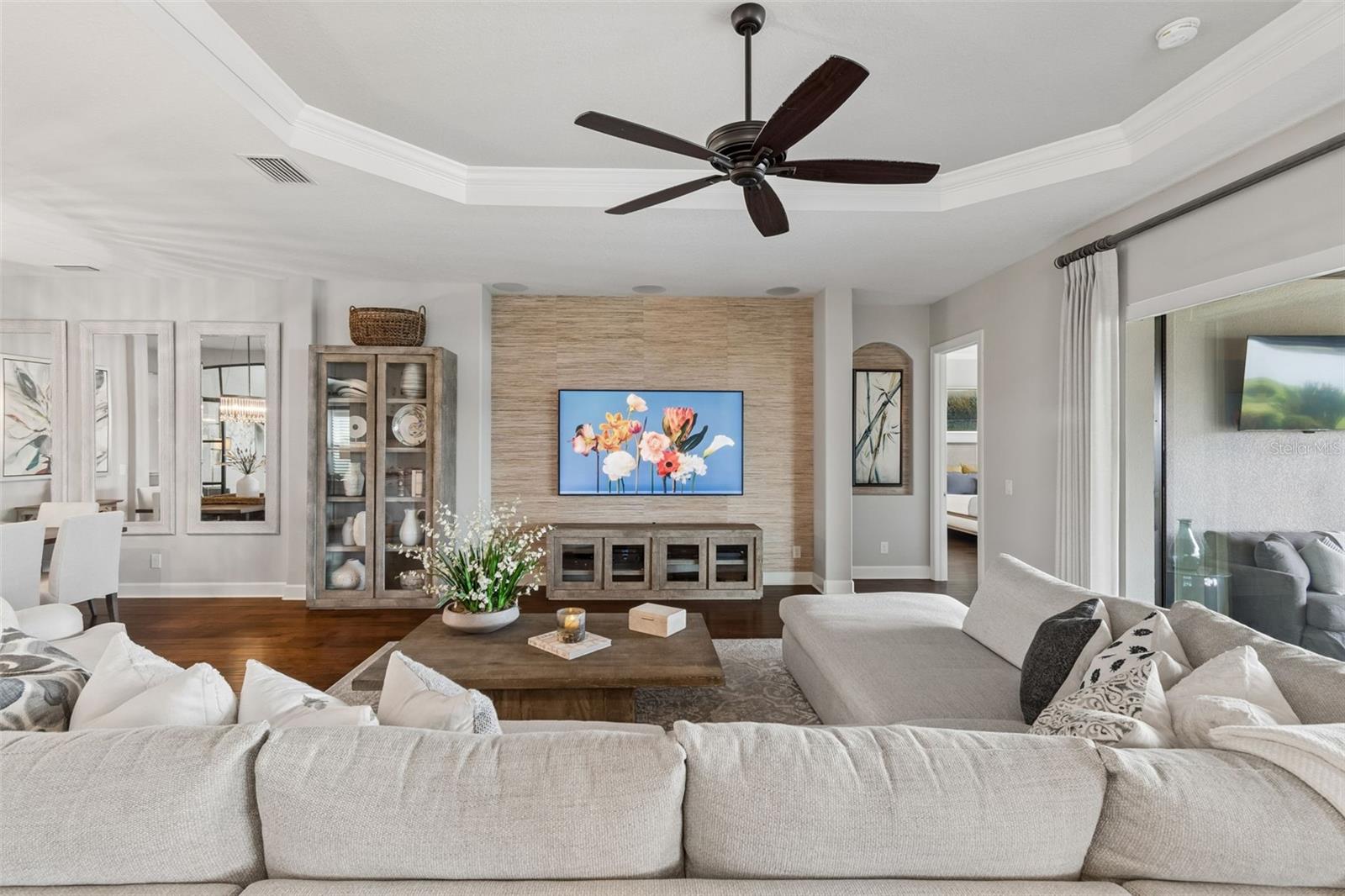 Listing photo id 33 for 3462 Forsythia Drive