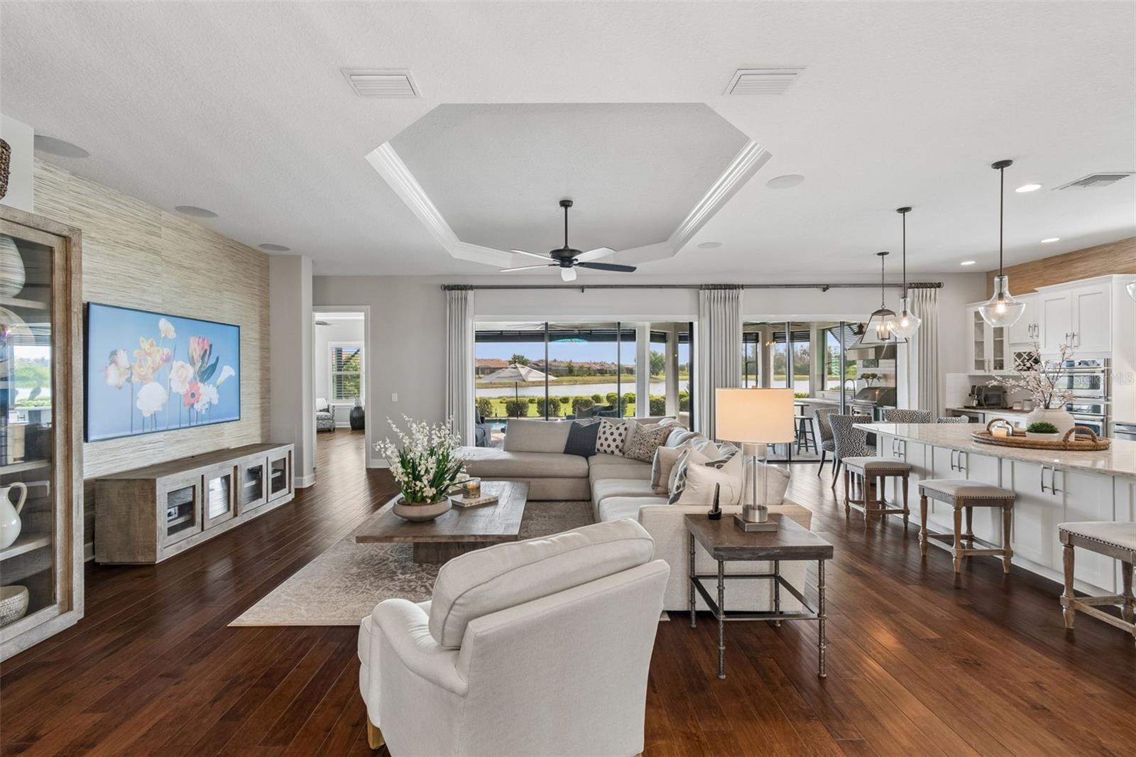 Listing photo id 35 for 3462 Forsythia Drive