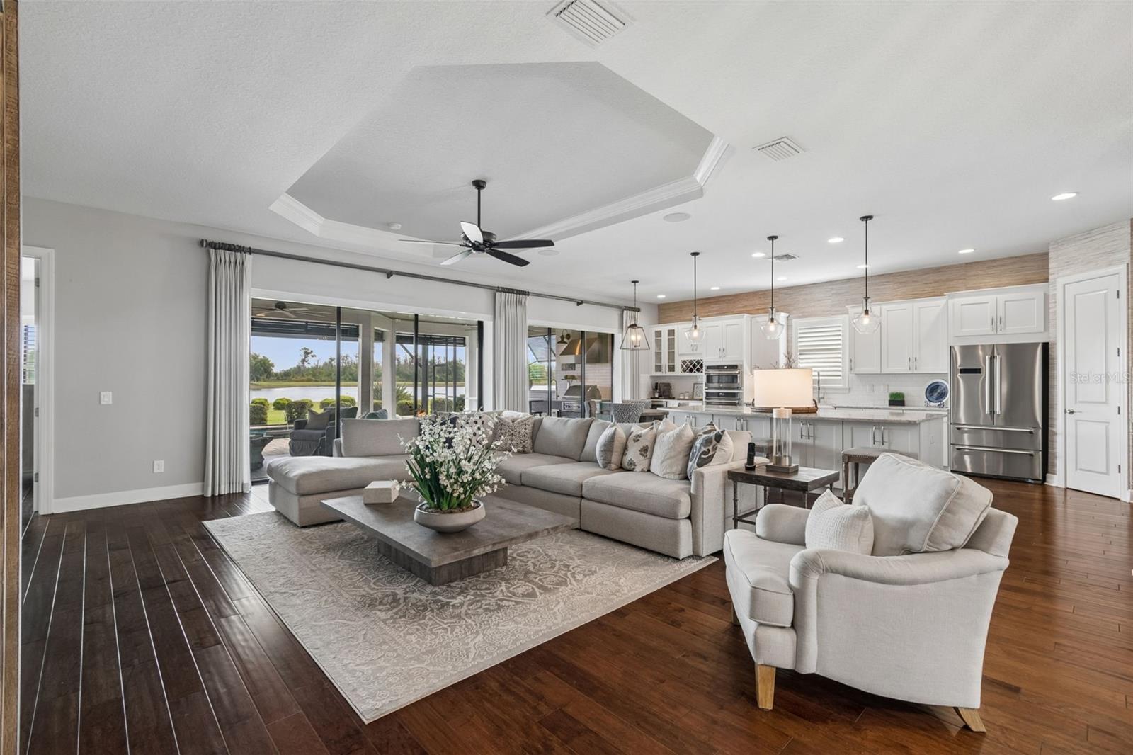 Listing photo id 36 for 3462 Forsythia Drive