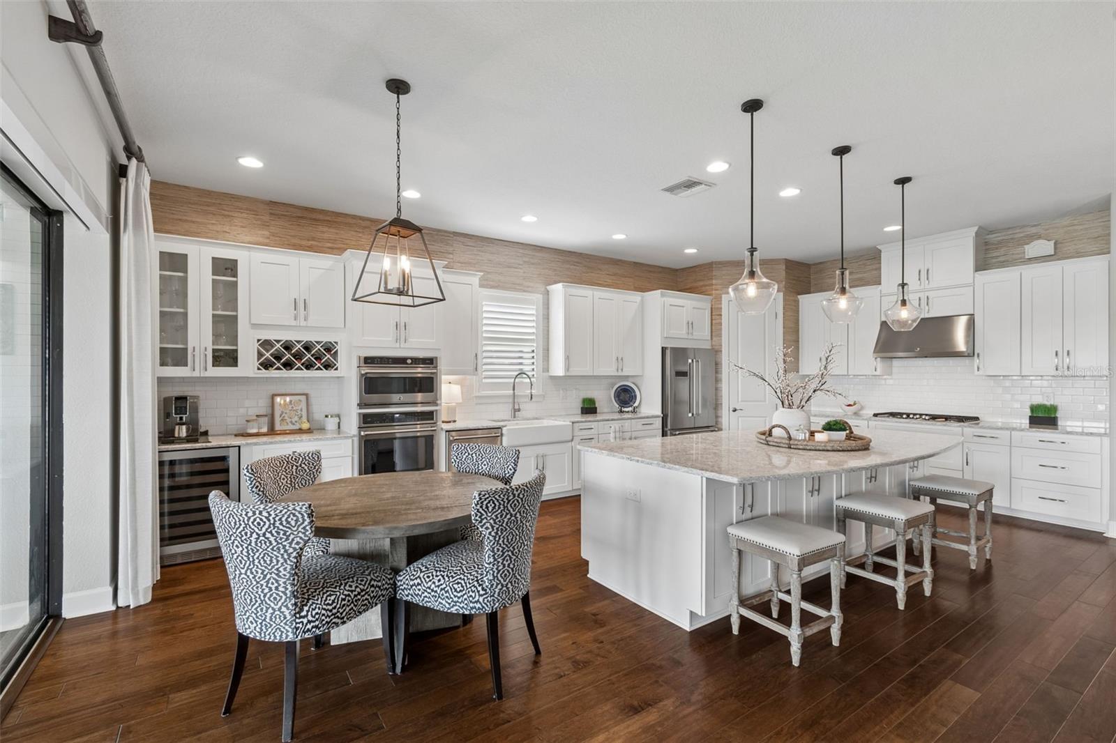 Listing photo id 37 for 3462 Forsythia Drive