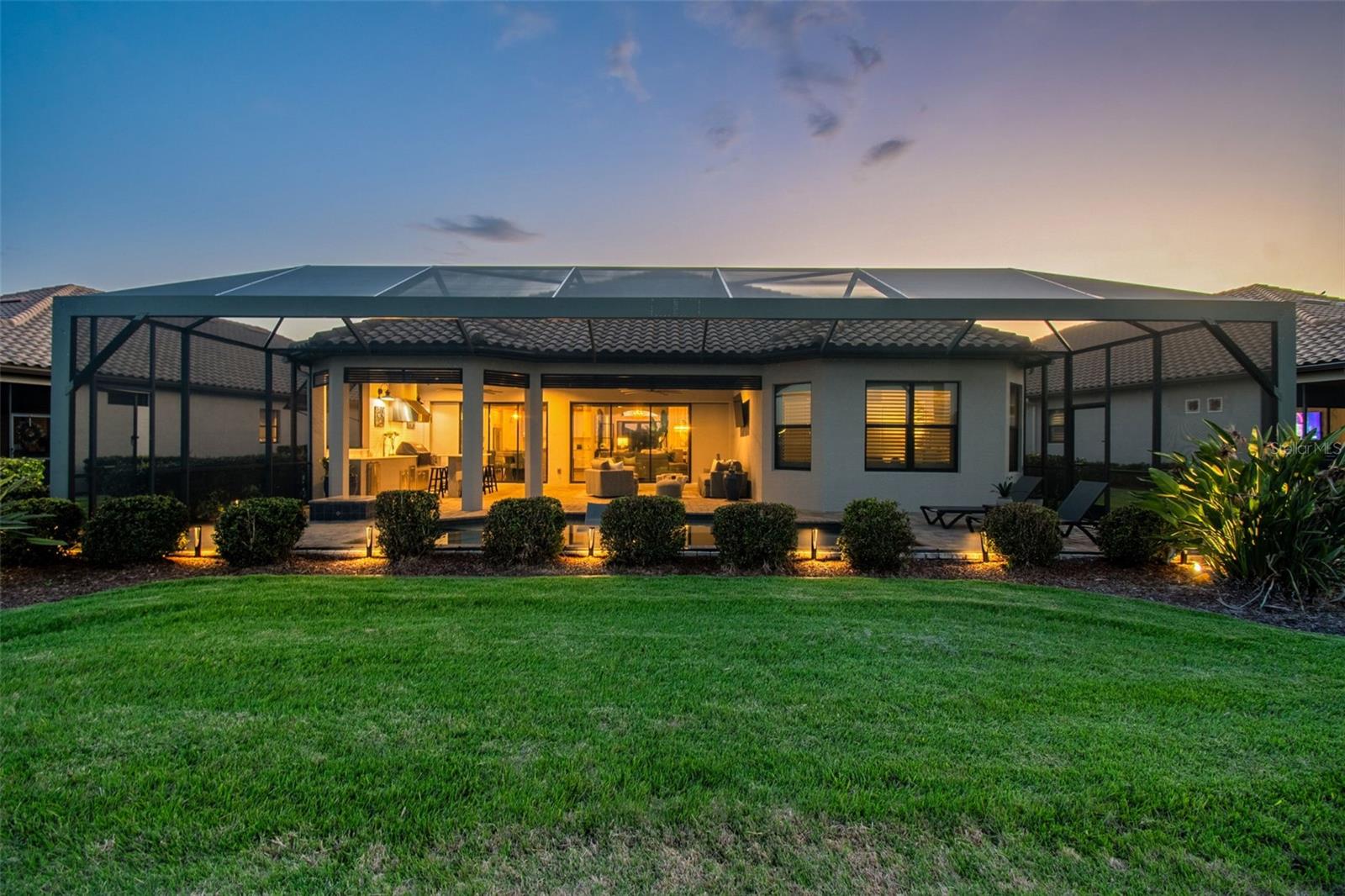 Listing photo id 2 for 3462 Forsythia Drive