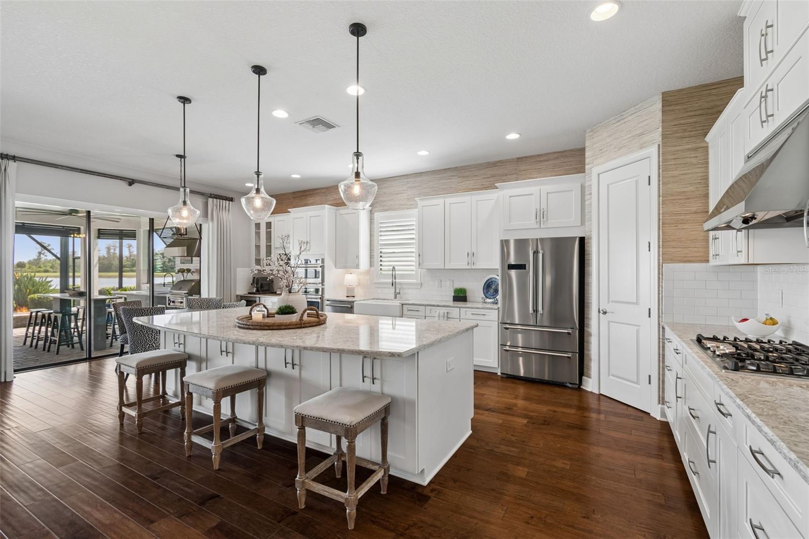 Listing photo id 38 for 3462 Forsythia Drive