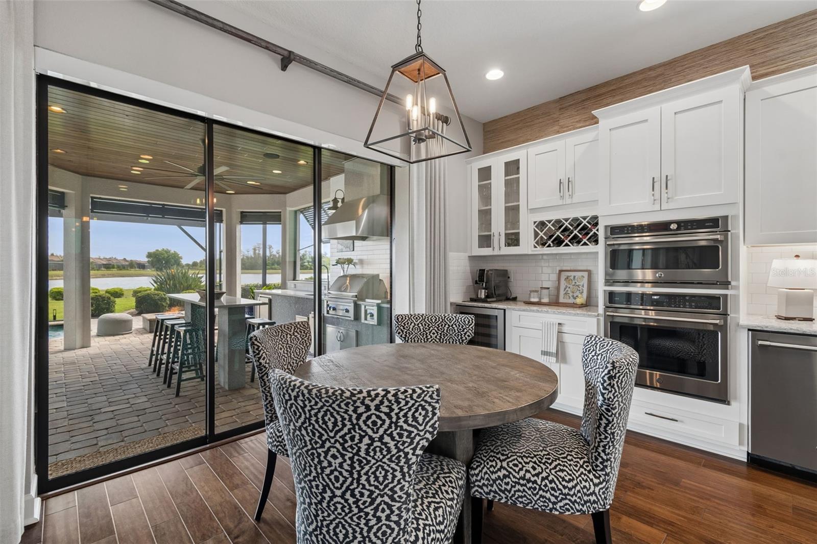 Listing photo id 43 for 3462 Forsythia Drive