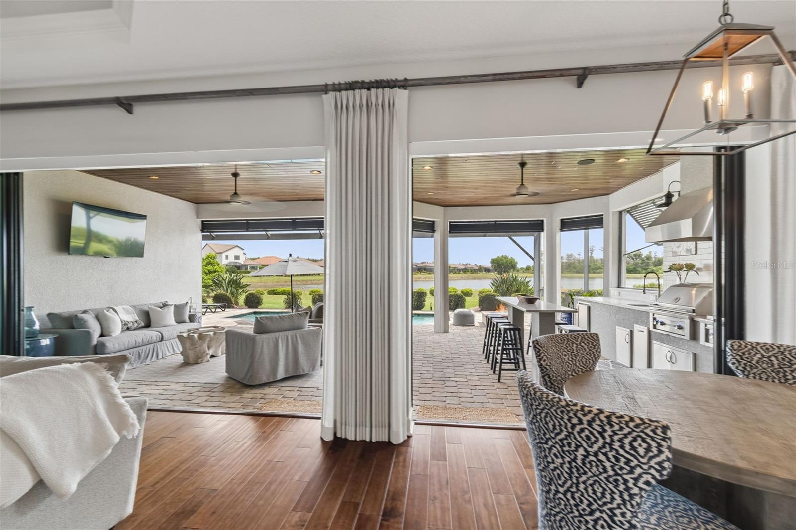 Listing photo id 44 for 3462 Forsythia Drive