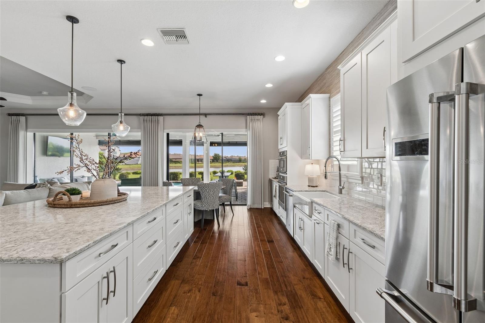 Listing photo id 48 for 3462 Forsythia Drive