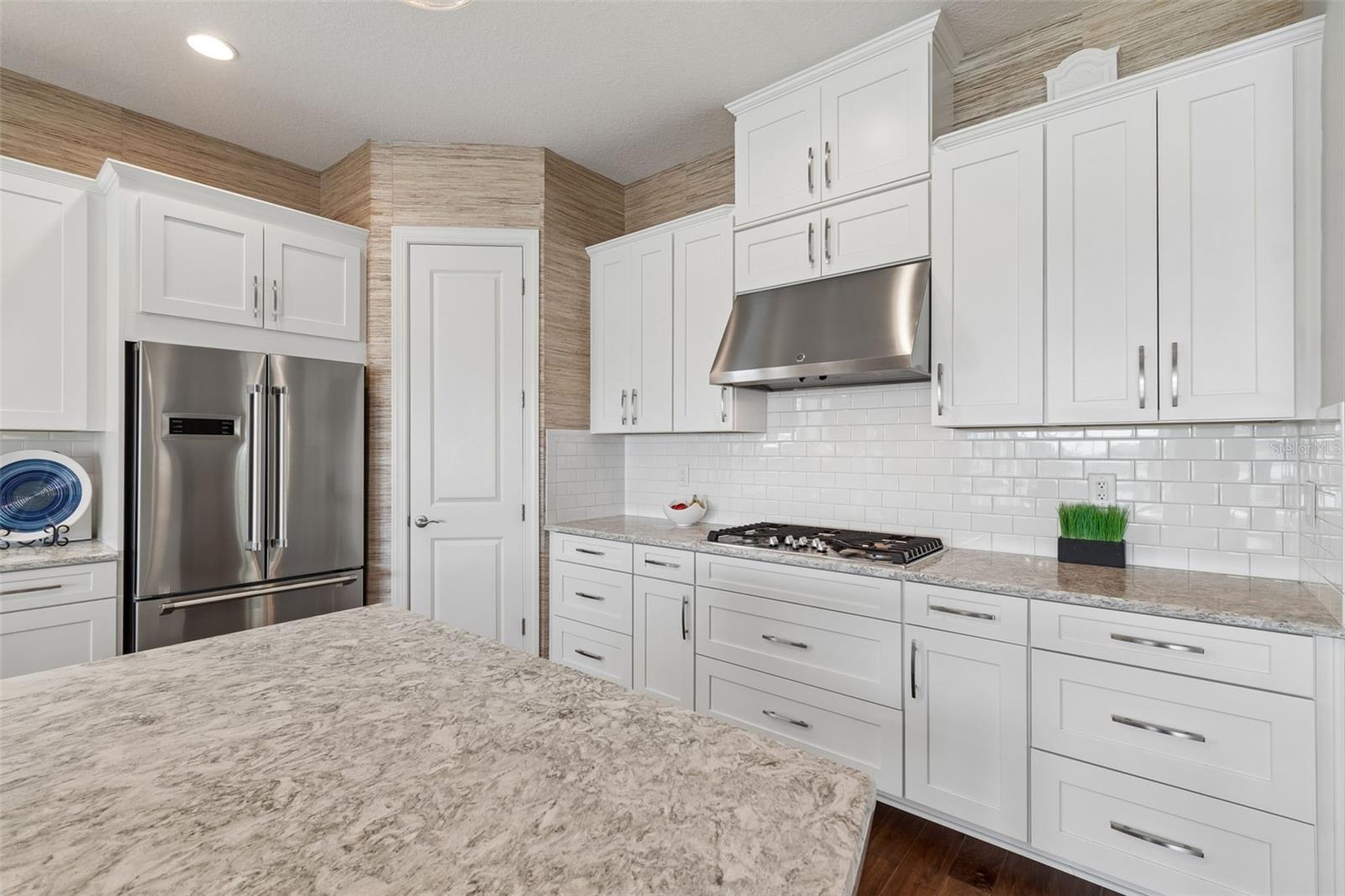 Listing photo id 49 for 3462 Forsythia Drive