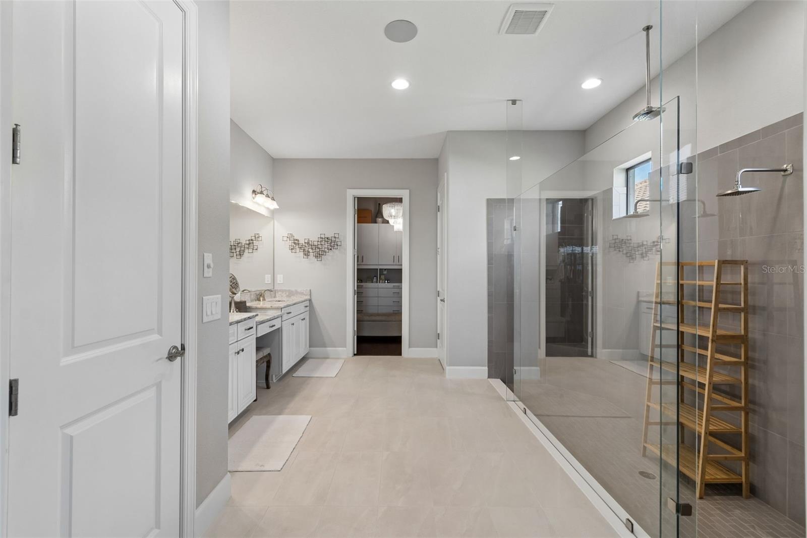 Listing photo id 55 for 3462 Forsythia Drive