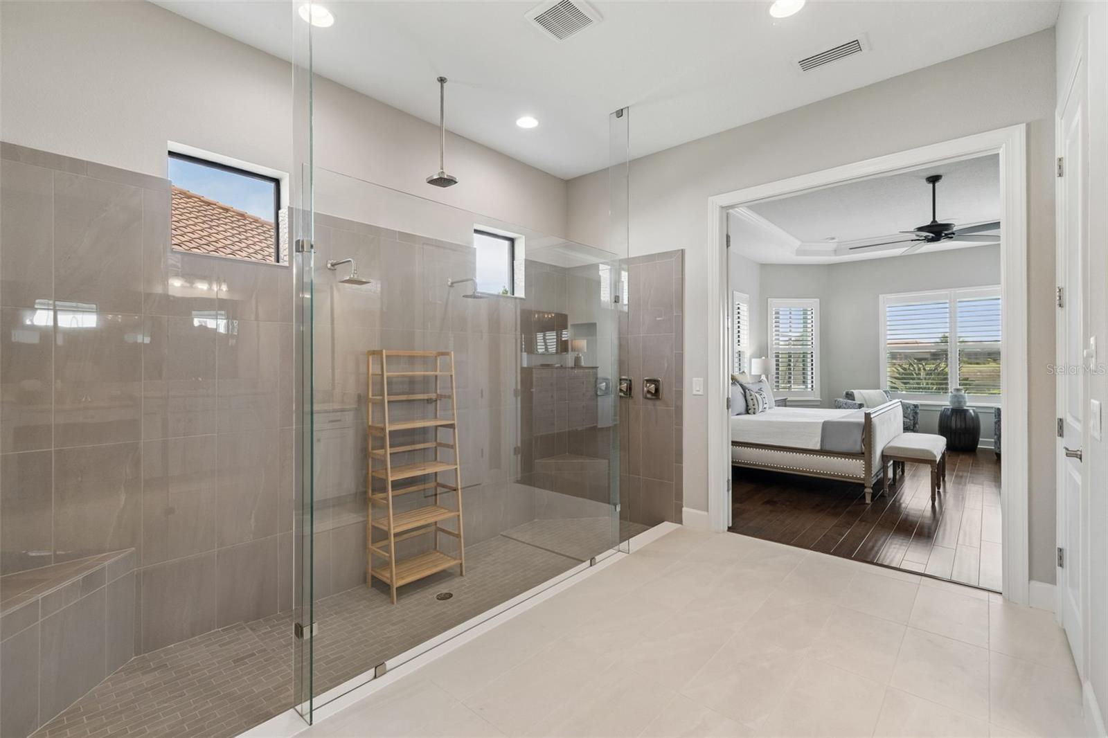 Listing photo id 56 for 3462 Forsythia Drive