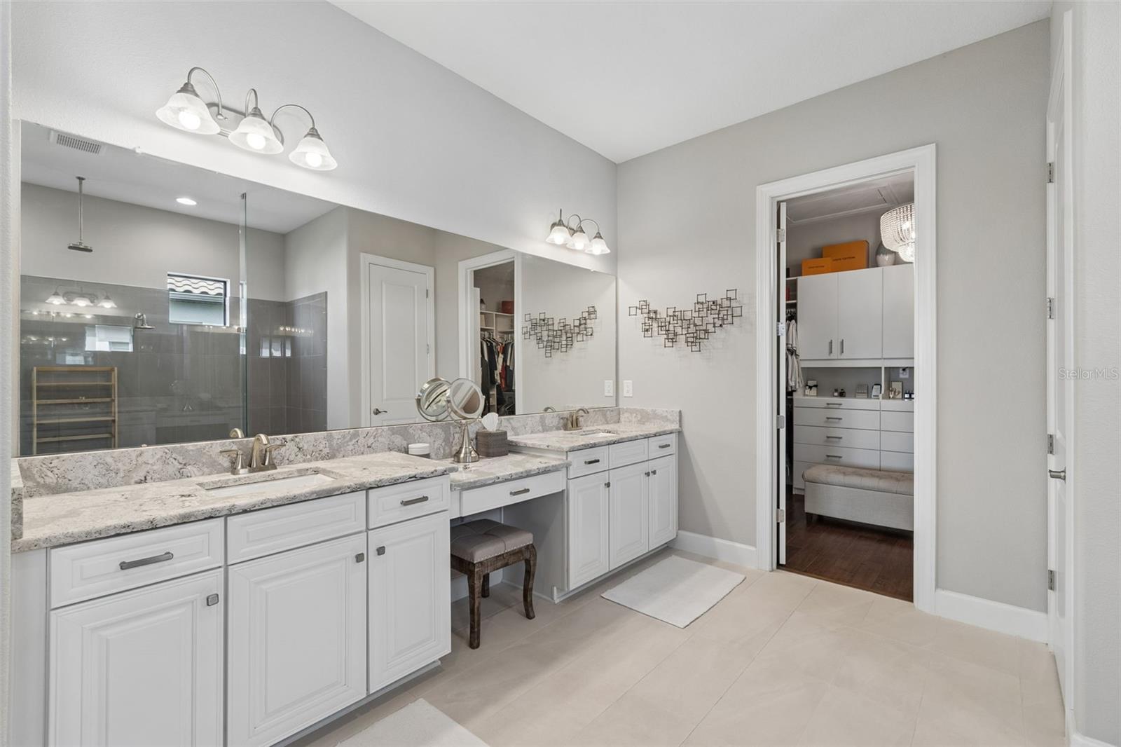 Listing photo id 58 for 3462 Forsythia Drive