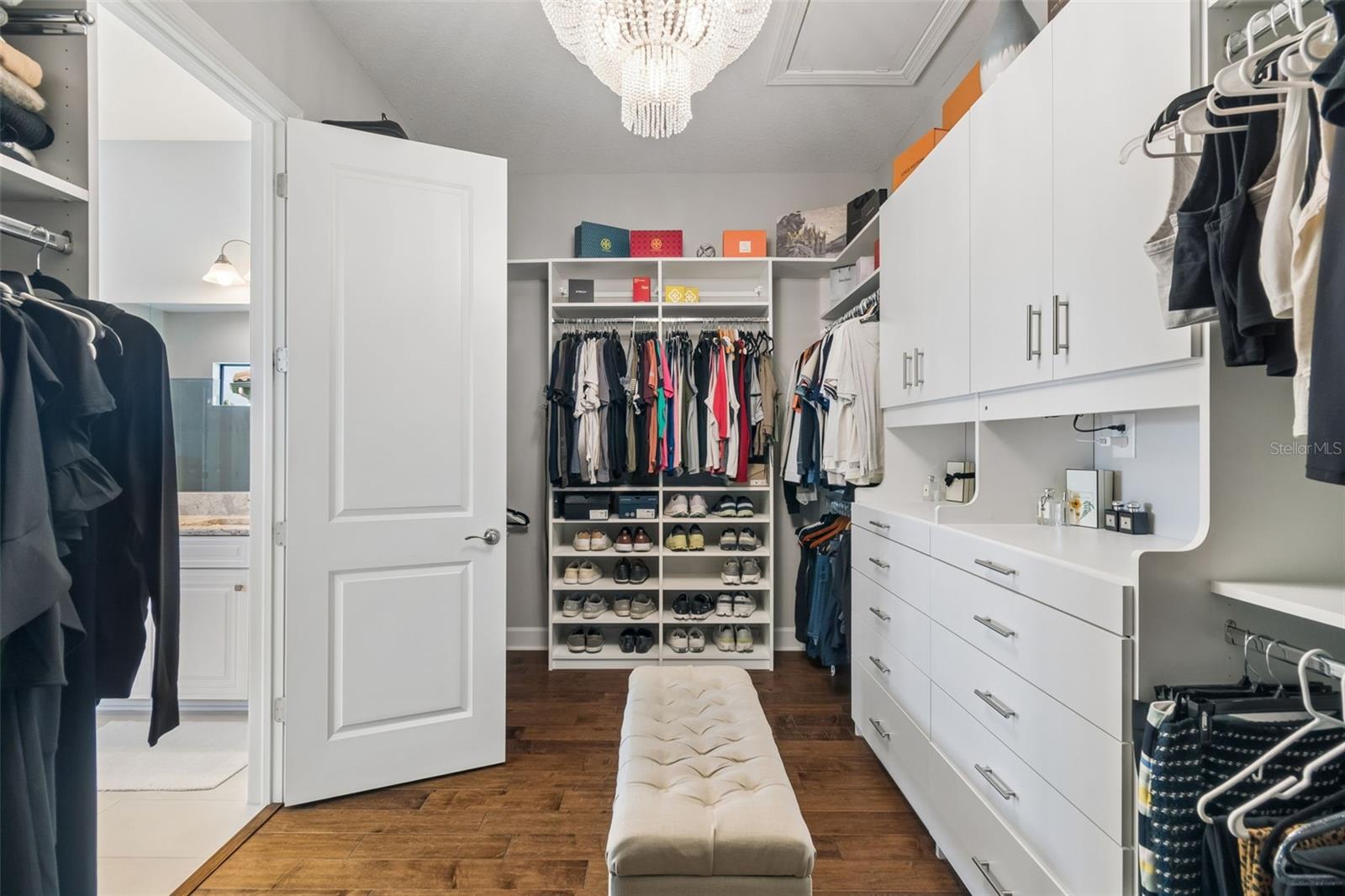 Listing photo id 60 for 3462 Forsythia Drive