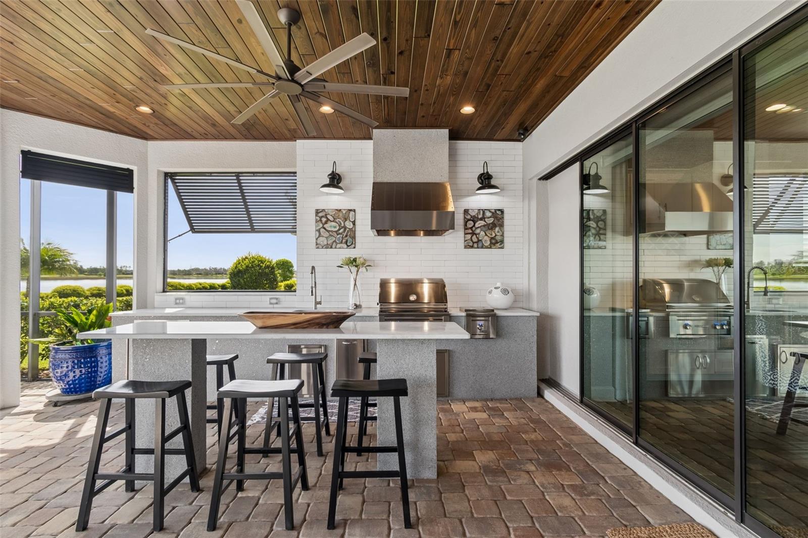 Listing photo id 62 for 3462 Forsythia Drive