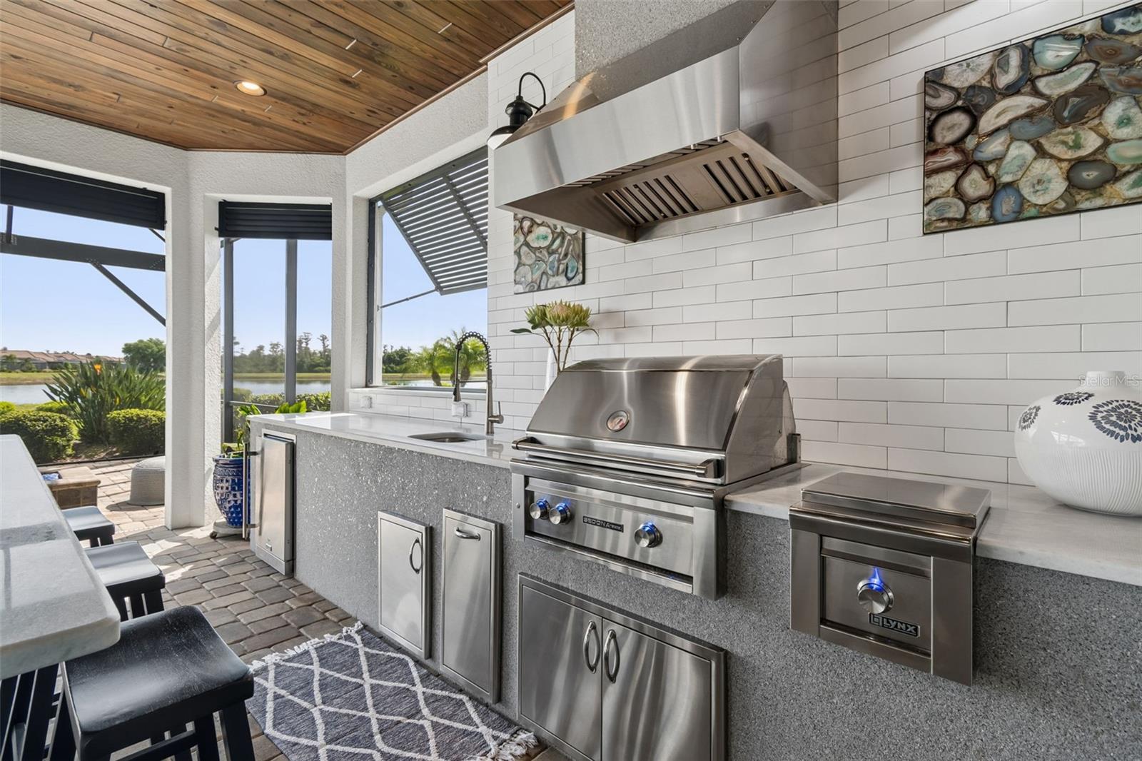 Listing photo id 64 for 3462 Forsythia Drive