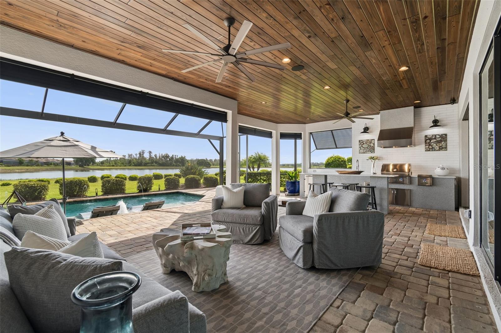 Listing photo id 69 for 3462 Forsythia Drive