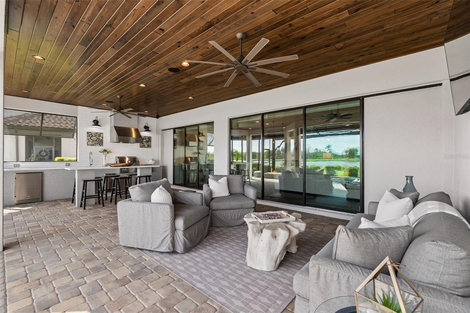 Listing photo id 70 for 3462 Forsythia Drive