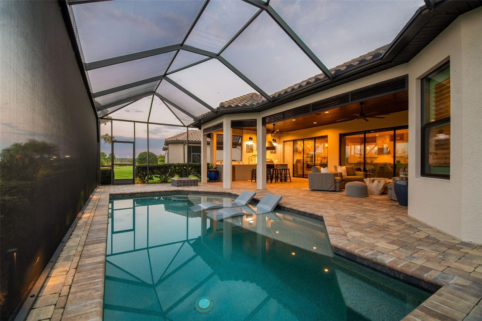 Listing photo id 72 for 3462 Forsythia Drive