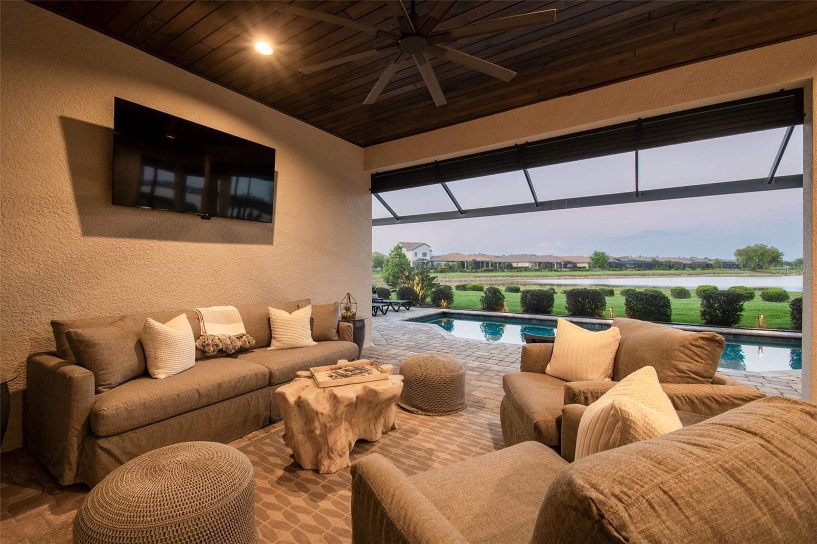 Listing photo id 74 for 3462 Forsythia Drive