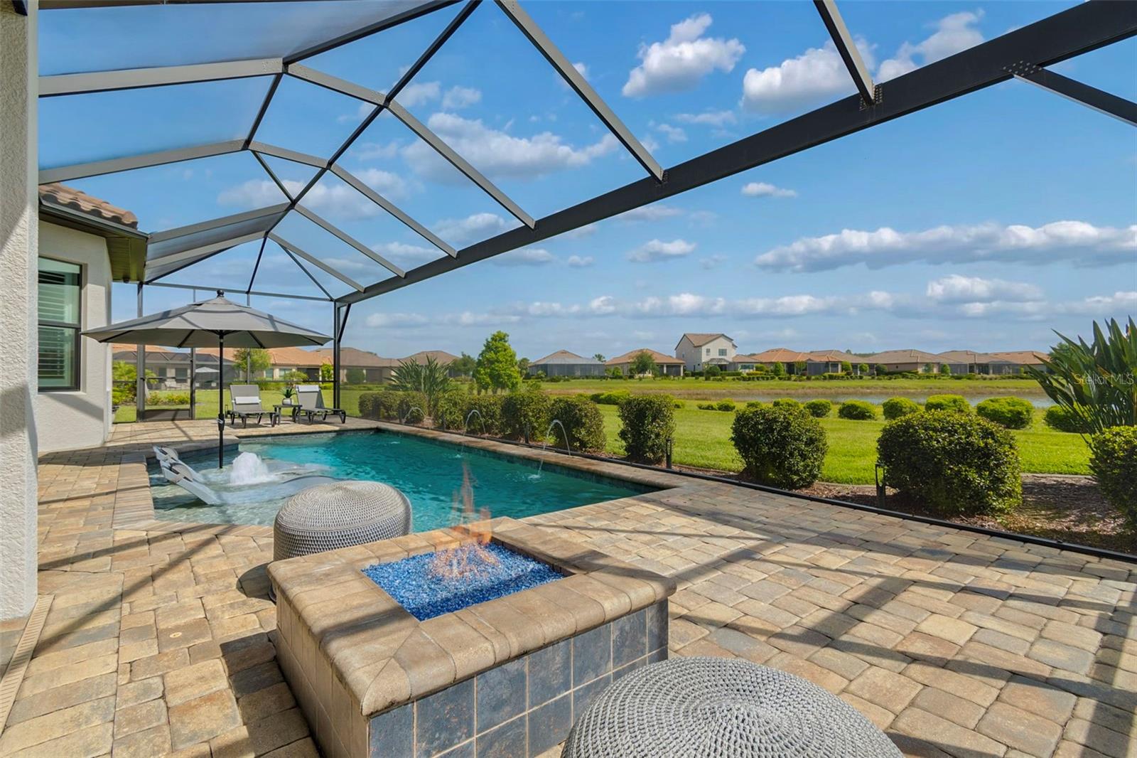 Listing photo id 75 for 3462 Forsythia Drive