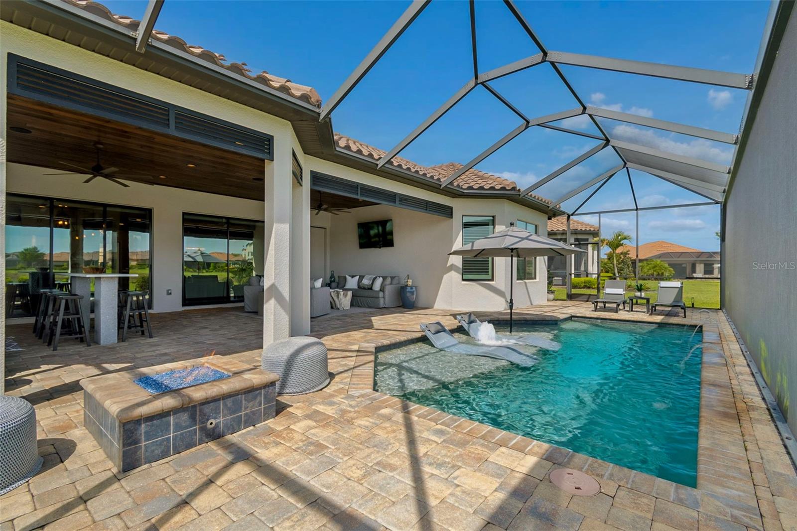 Listing photo id 76 for 3462 Forsythia Drive