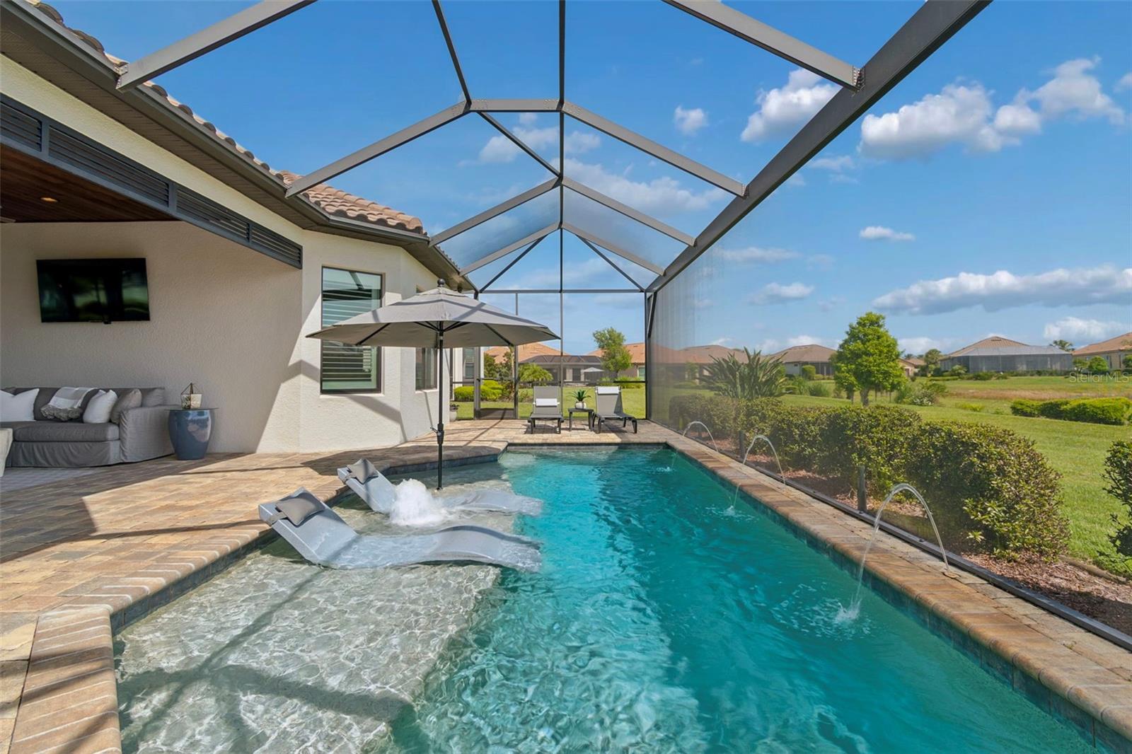 Listing photo id 77 for 3462 Forsythia Drive