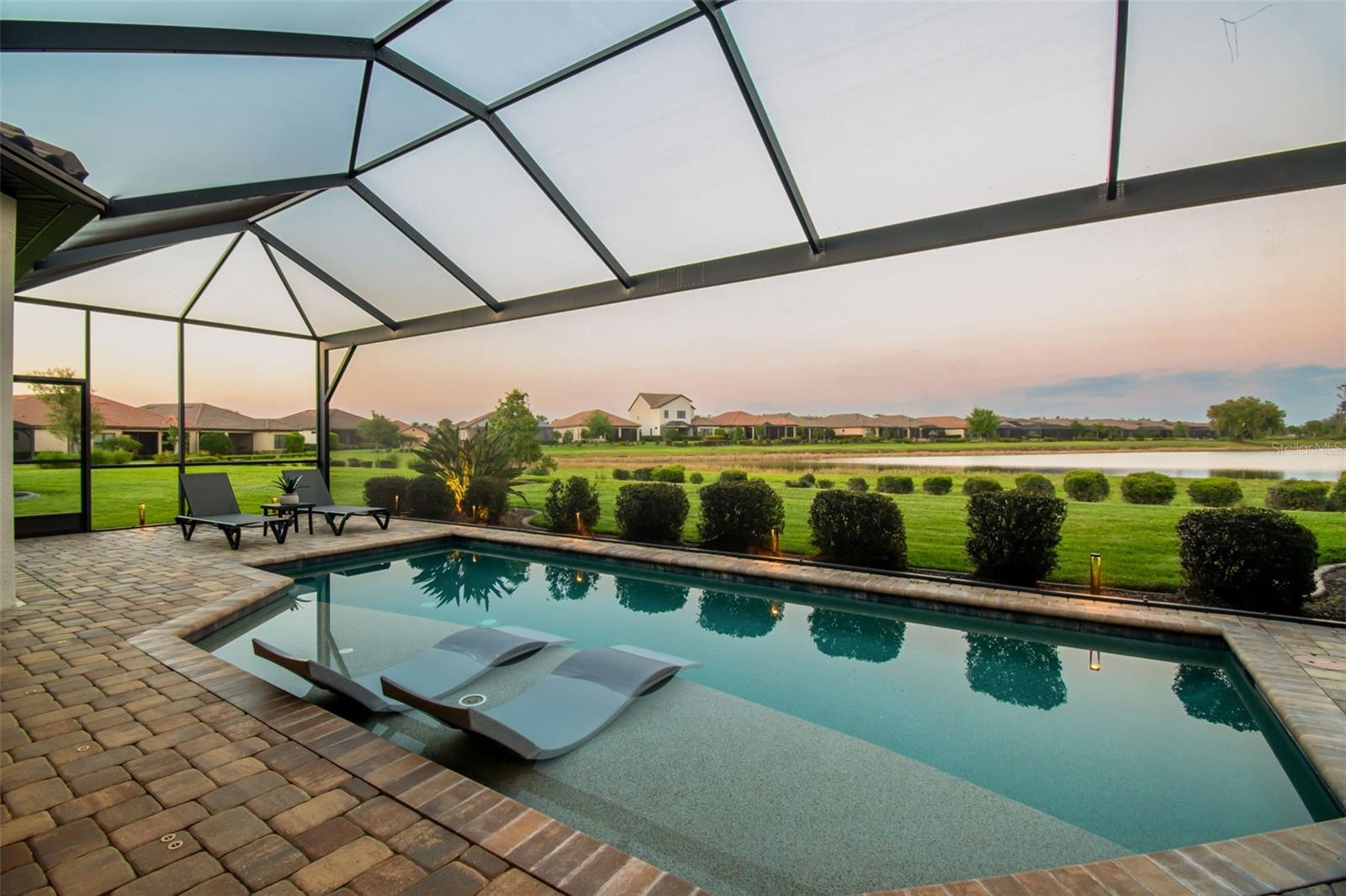 Listing photo id 79 for 3462 Forsythia Drive