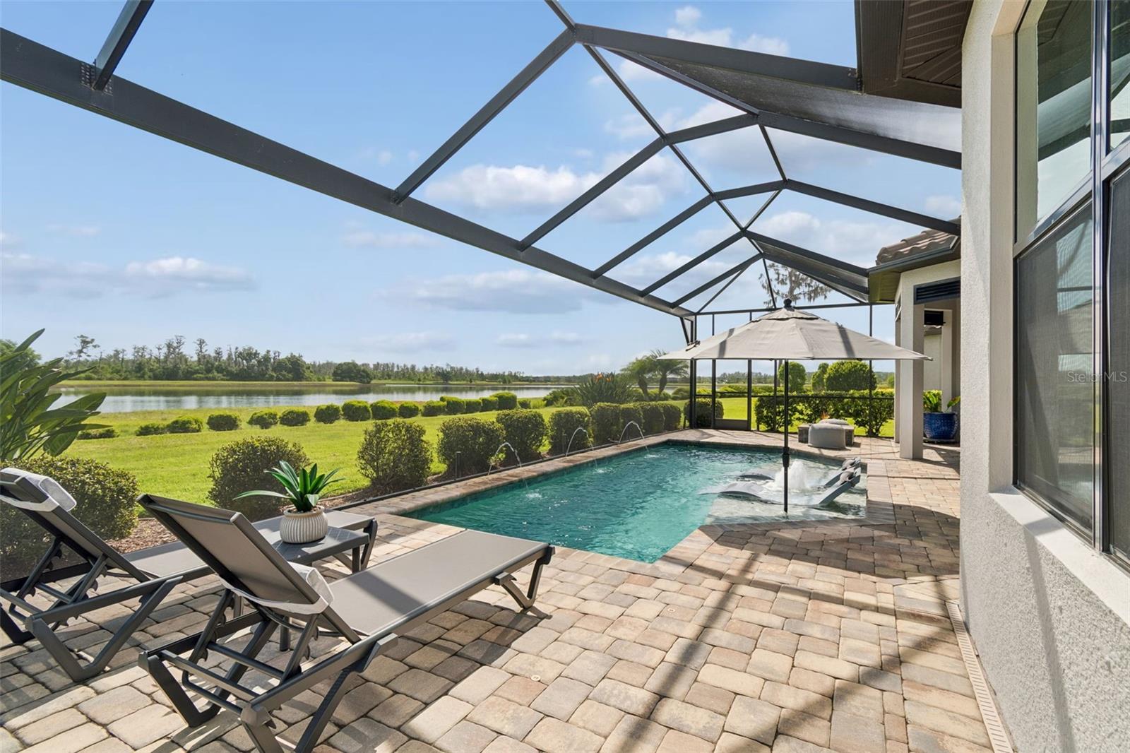 Listing photo id 81 for 3462 Forsythia Drive