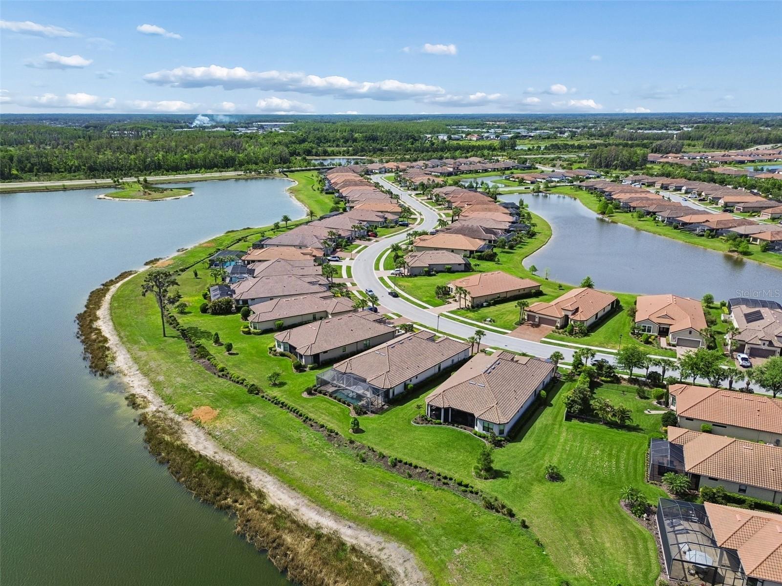 Listing photo id 85 for 3462 Forsythia Drive